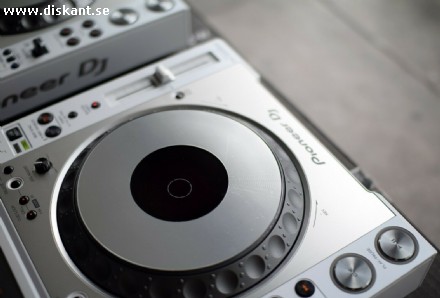 Vit begränsad 2x Pioneer CDJ 2000 NXS2 förpackad