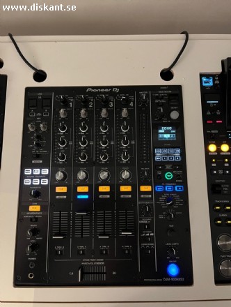 Pioneer CDJ3000 x2 & DJM-900NXS2 DJ Mixer