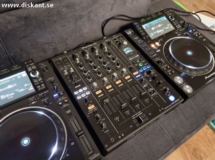 2x Pioneer CDJ 2000NXS2 & DJM-900NXS mixer