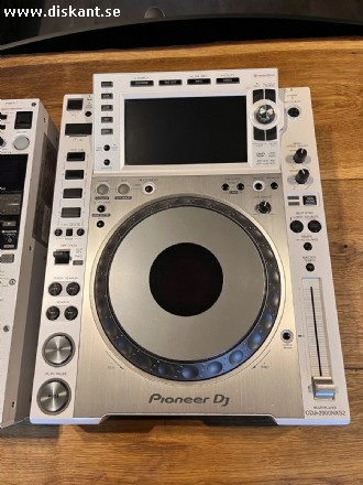 2xPioneer cdj 2000 NXS 2, 1 x DJM 900 NXS 2 (Limit