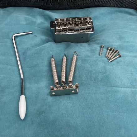 STRATOCASTER STANDARD VINTAGE TREMOLO / SVAJ
