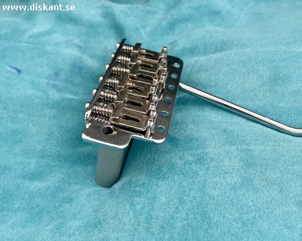 STRATOCASTER STANDARD VINTAGE TREMOLO / SVAJ