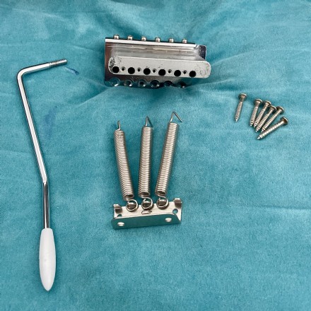 STRATOCASTER STANDARD VINTAGE TREMOLO / SVAJ