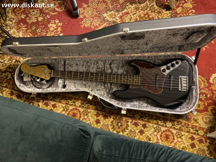Fender Jazz Five String