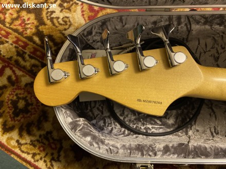 Fender Jazz Five String
