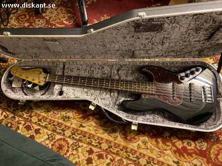 Fender Jazz Five String
