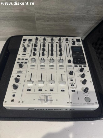 2 x Pioneer White CDJ 2000 + DJM 900W + RMX 1000W 