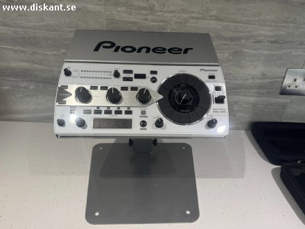 2 x Pioneer White CDJ 2000 + DJM 900W + RMX 1000W 