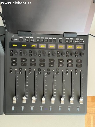 Avid Dock + 2x Avid S1