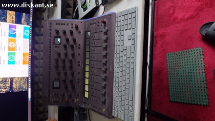 Softube console 1 mk3 fader, channel och stand