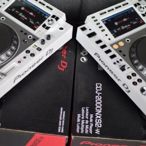 Vit begrnsad 2x Pioneer CDJ 2000 NXS2 frpackad