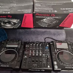 2x Pioneer CDJ 2000NXS2 & DJM-900NXS mixer