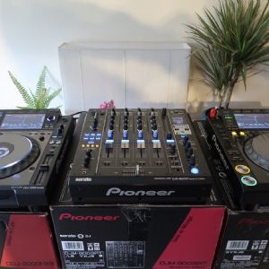 Pioneer CDJ 2000 Nexus NXS DJM 900 SRT DJ Setup